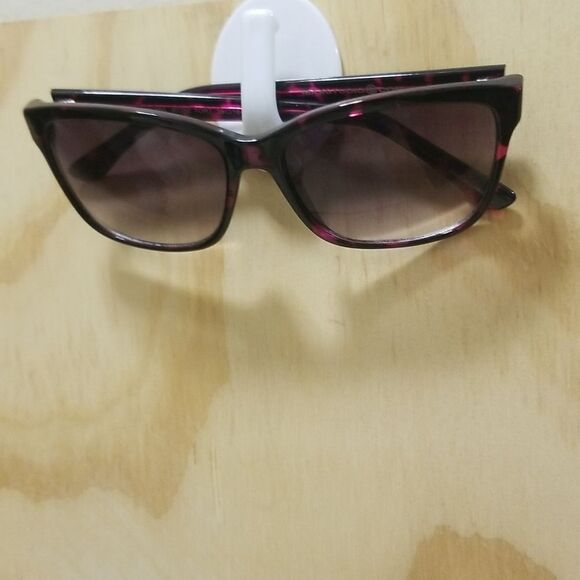 Max Studio Women's Black/Pink Sunglasses - Picture 7 of 7